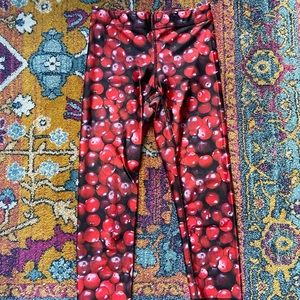 Zara Terez cropped legging with cranberry pattern in a size small.
